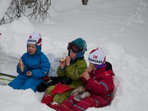 Børn i sneen og lang for børn